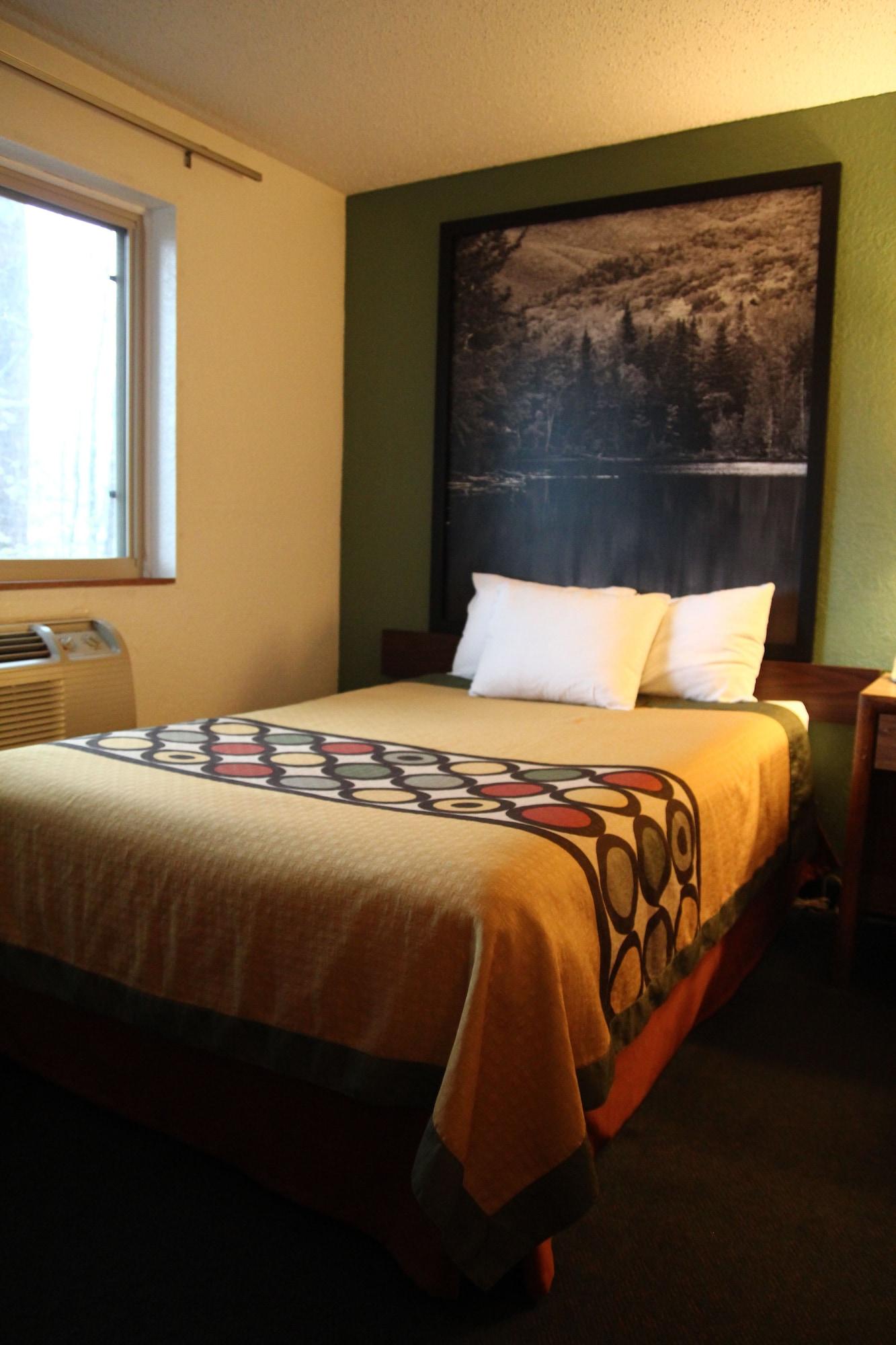 Super 8 By Wyndham Queensbury Glens Falls Экстерьер фото