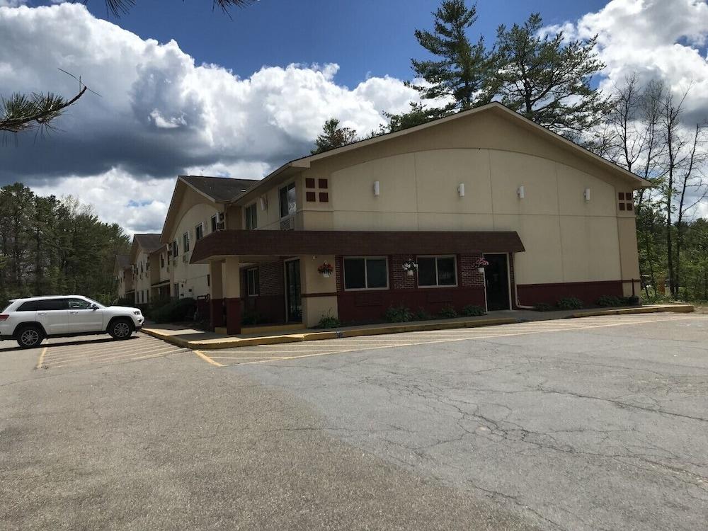 Super 8 By Wyndham Queensbury Glens Falls Экстерьер фото