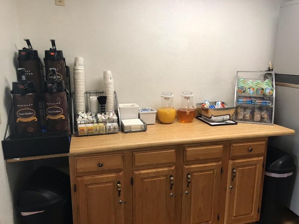 Super 8 By Wyndham Queensbury Glens Falls Экстерьер фото