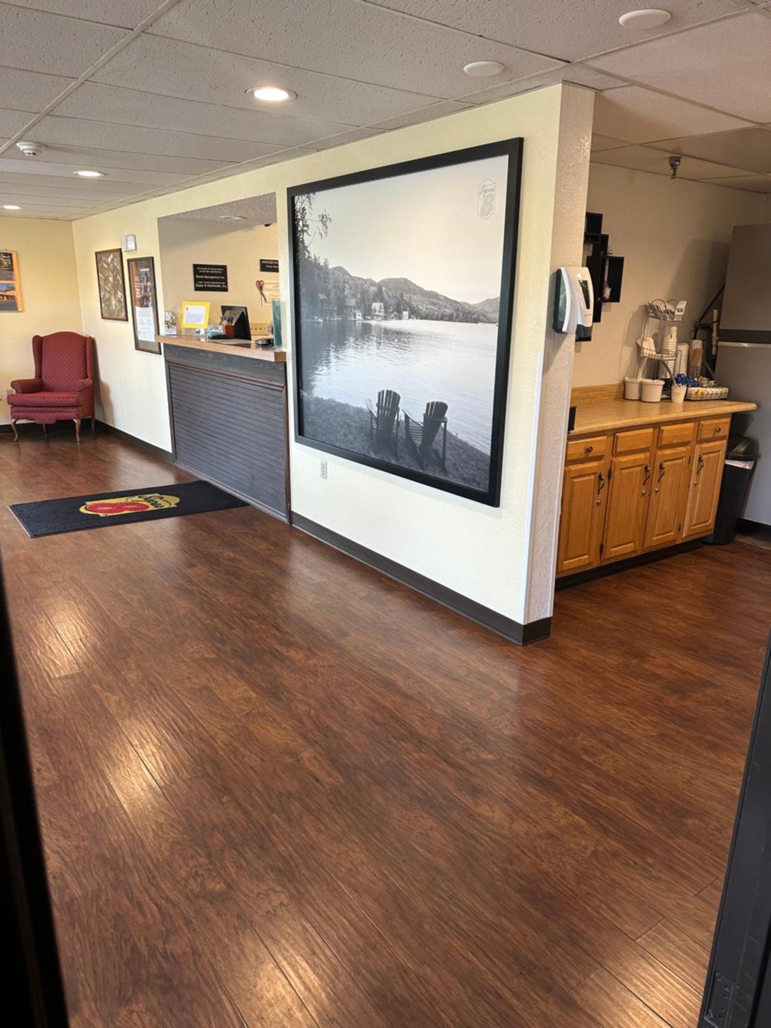 Super 8 By Wyndham Queensbury Glens Falls Экстерьер фото